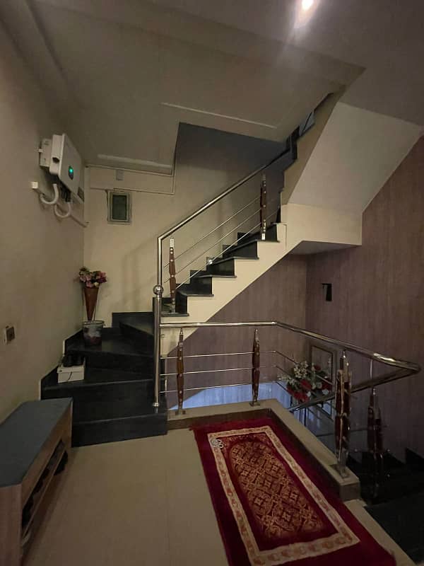 5 MARLA BEAUTIFULL HOUSE FOR SALE AT THE PRIME LOCATION OF JOHAR TOWN LAHORE 6