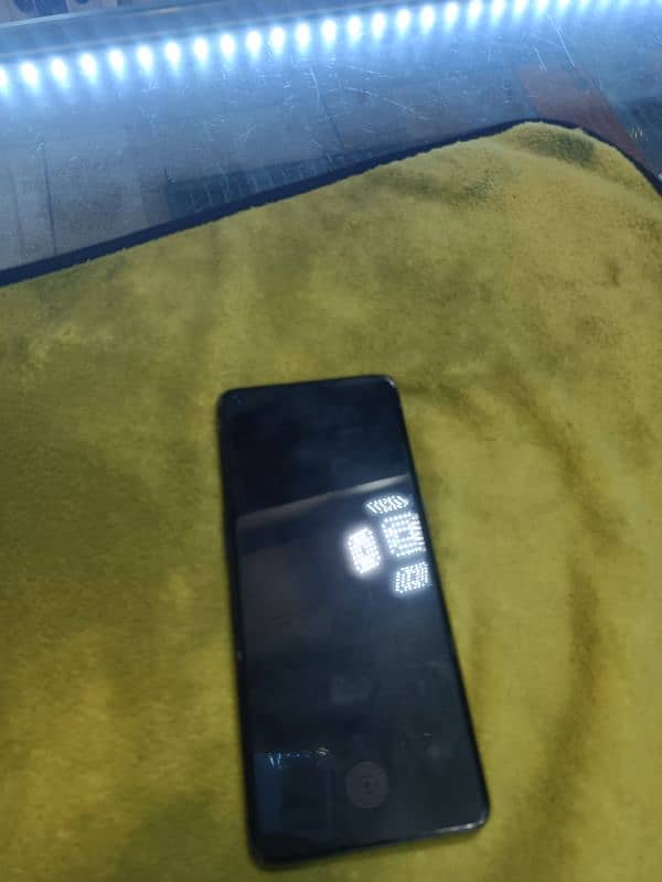 8.256.  neat condition. dual sim cpi I,d only phone 2