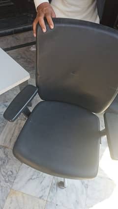 5 office chair 10000/chair