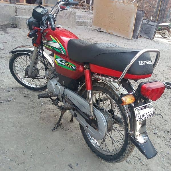 Honda CD70 4