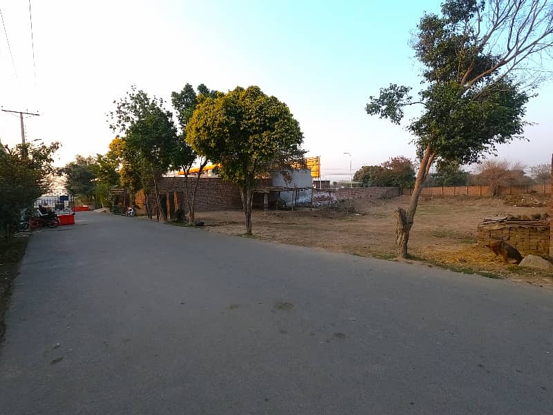 3 Kanal Plot For Sale Main Of Back Near Ettihad Town 1 Raiwind Road Lahore. 1