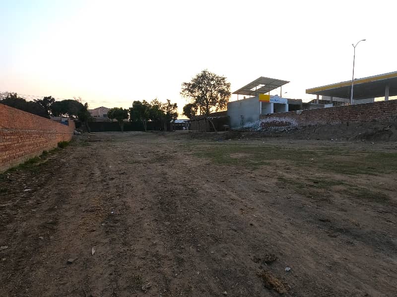 3 Kanal Plot For Sale Main Of Back Near Ettihad Town 1 Raiwind Road Lahore. 5