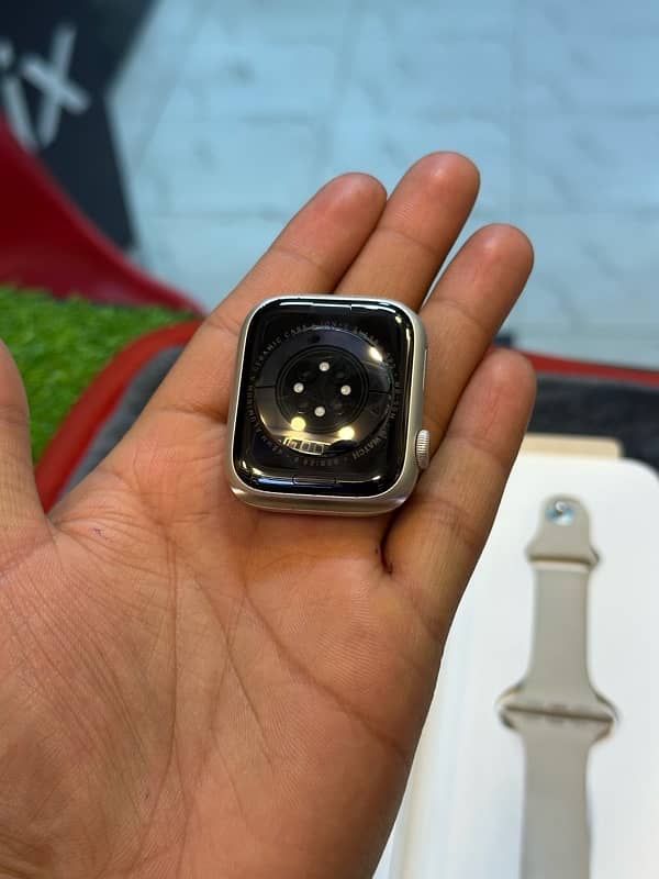 Apple watch series 8 (45mm) 5