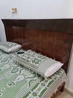 King size Bed in Good condition slightly used only 6 months