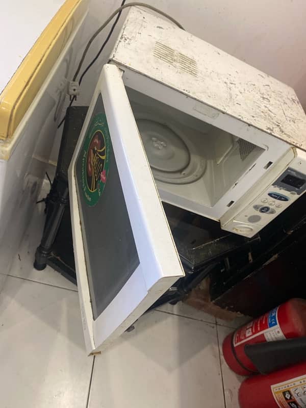 microwave oven 4