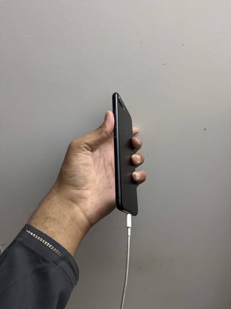 Apple iPhone 7 Plus 1