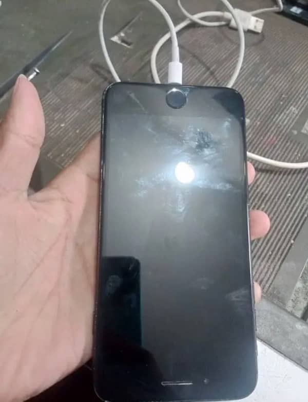 I phone 7plus non pracondishan normal 32gb halth 100 exchange also 1