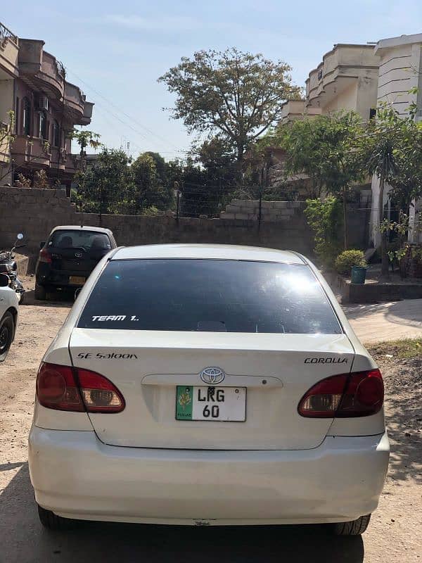 Toyota Corolla Se Saloon 1