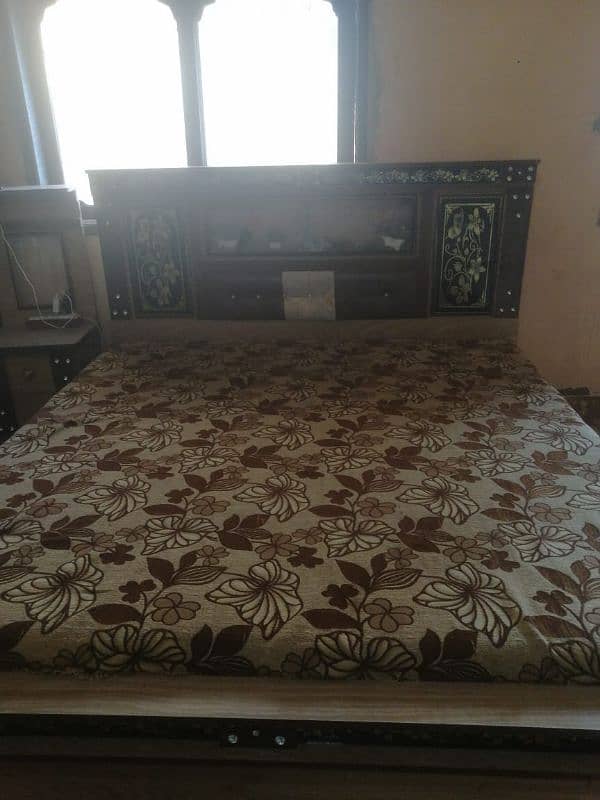 king bed and showcase singarmez urgent sell 1