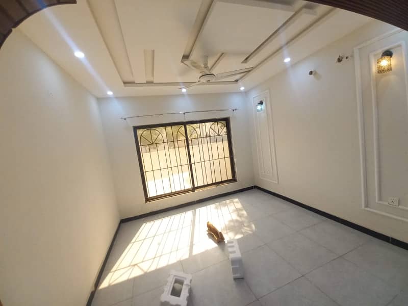 5 Marla house available for rent in DHA 11 rahbar 16