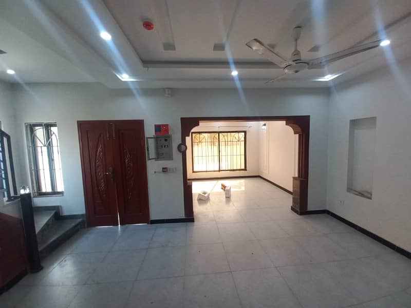 5 Marla house available for rent in DHA 11 rahbar 25