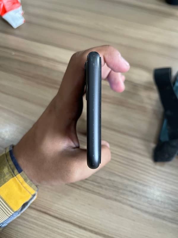 iPhone 11 64gb Factory Unlock 4