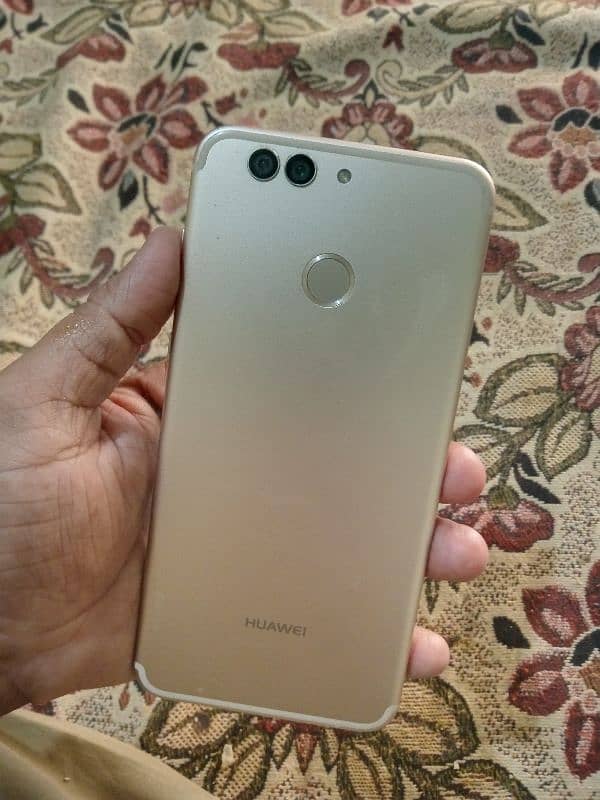 Huawei nova 2 plus 4gb128gb all ok but glass creck h exchange possible 4