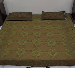 king size bed ka matress hai multiform