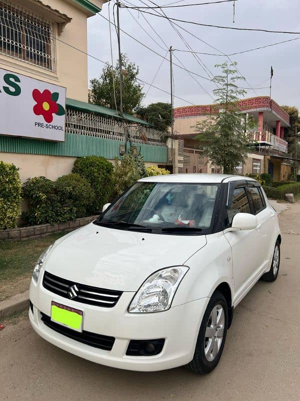 Suzuki Swift DLX model 2017 original white colour 0