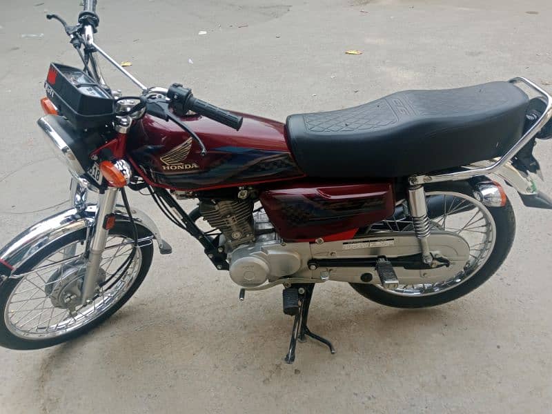 Red Honda 125 2