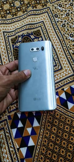 LG V30