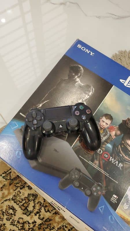 PS4 slim 1TB with "The last of us disc" 0