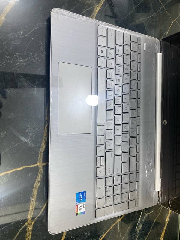 Core i5 11 Gen. . . 16/256 GB 2