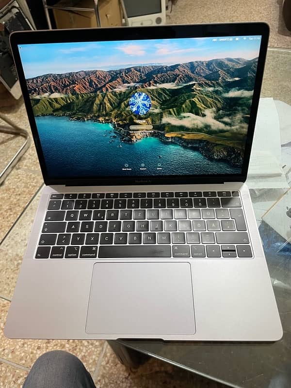 Apple Macbook Air 2018 Slim And Sleak With 512GB SSD Best Device 3