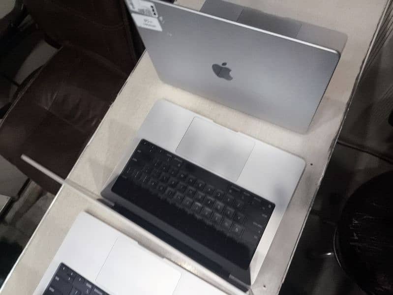 2019//2020///2023 Apple MacBook Qty available 2