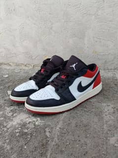 Nike air Jordan black toe size Eu 42.5