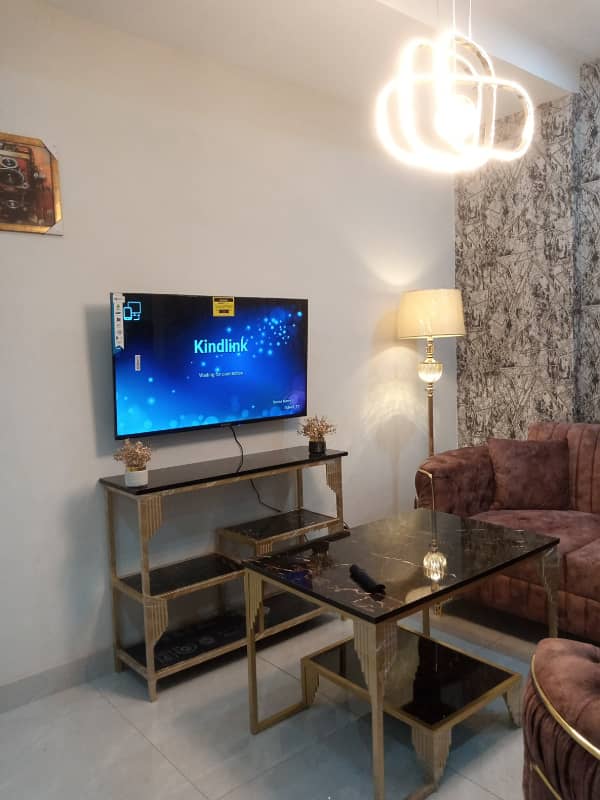 BRAND NEW LUXURY FURNISHED FAMILY FLAT AVAILABLE FOR RENT IN BAHRIA TOWN LAHORE 6