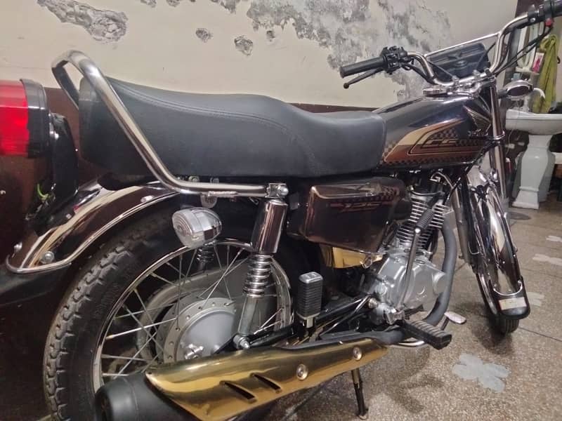 Honda 125S Gold 2025 model, Register bike 5