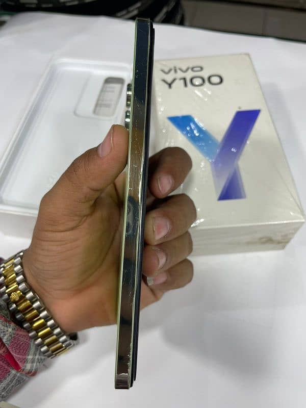 Vivo y100 8/256 5