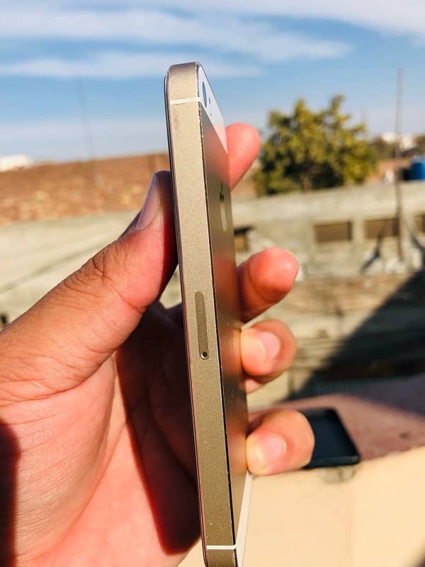 iPhone 5s 16gb non PTA 5