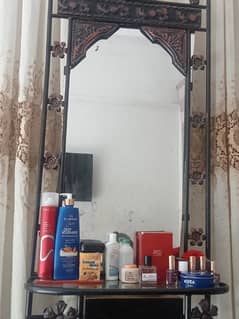 dressing table in good condition