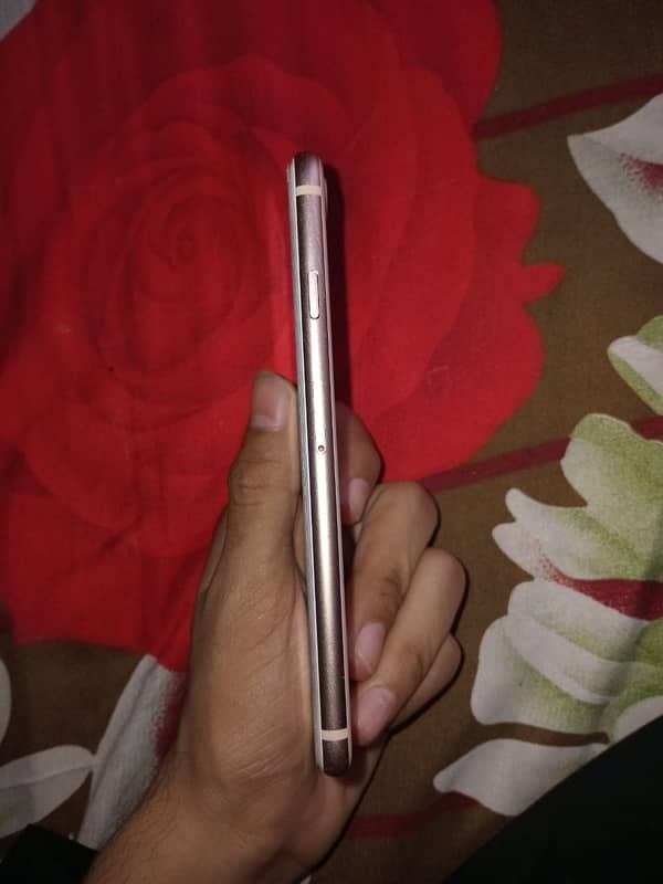 iphone 8 64gb bettry chang ha acha wali bettry dalwi ha baki all ok ha 0