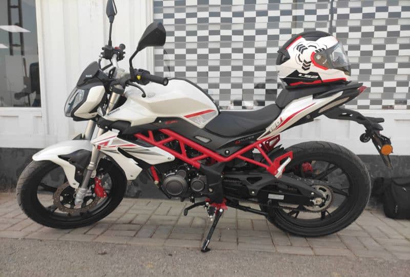 Benelli TNT150i in excellent condition 2