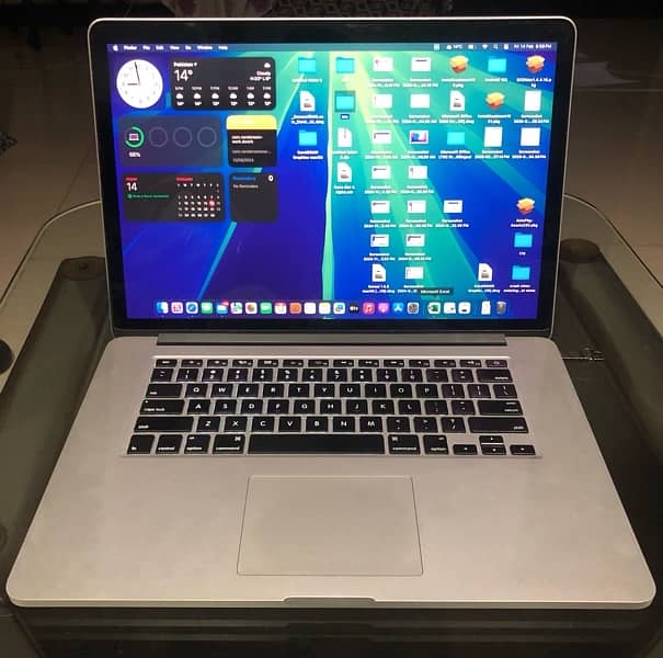 MacBook Pro 15 inch 1