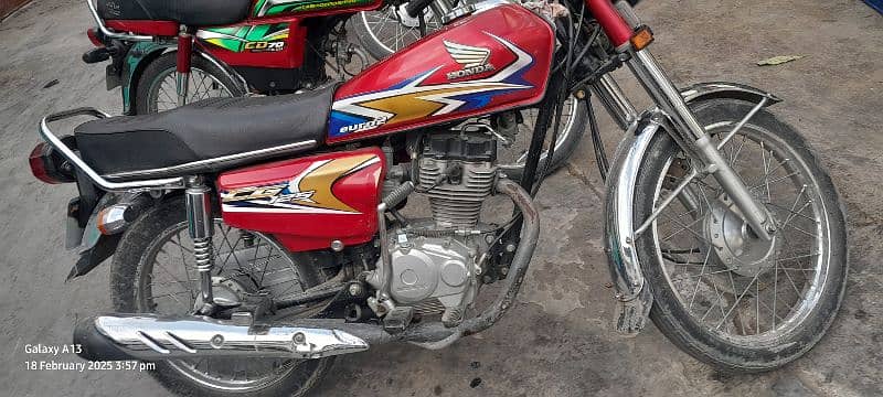 Honda cg 125cc 2021 model janiun bike. My name ragisterd 4