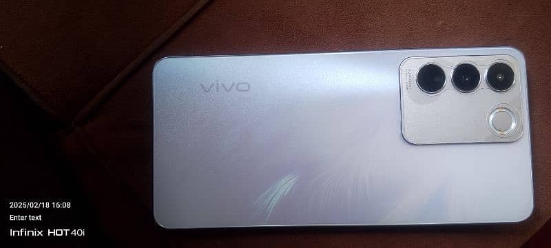 VIVO V27E 8/8 256. . . . . . 1