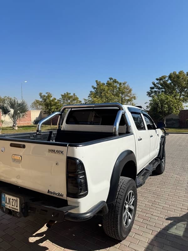 Toyota Hilux Invincible 2014 1