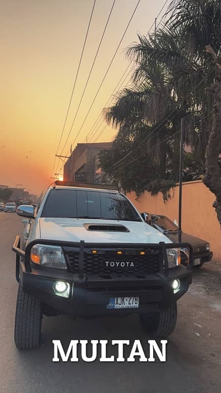 Toyota Hilux Invincible 2014 8