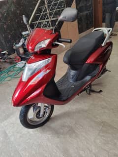 united 100cc self start petrol scooty