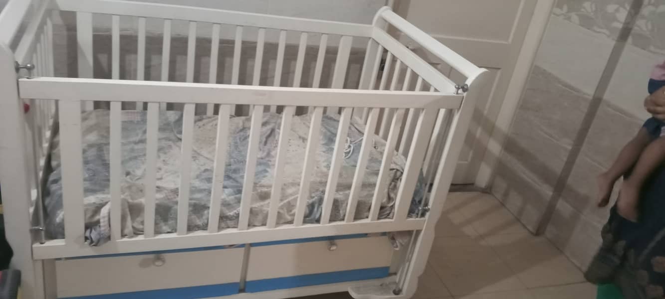 White deco baby cot with mattress 2