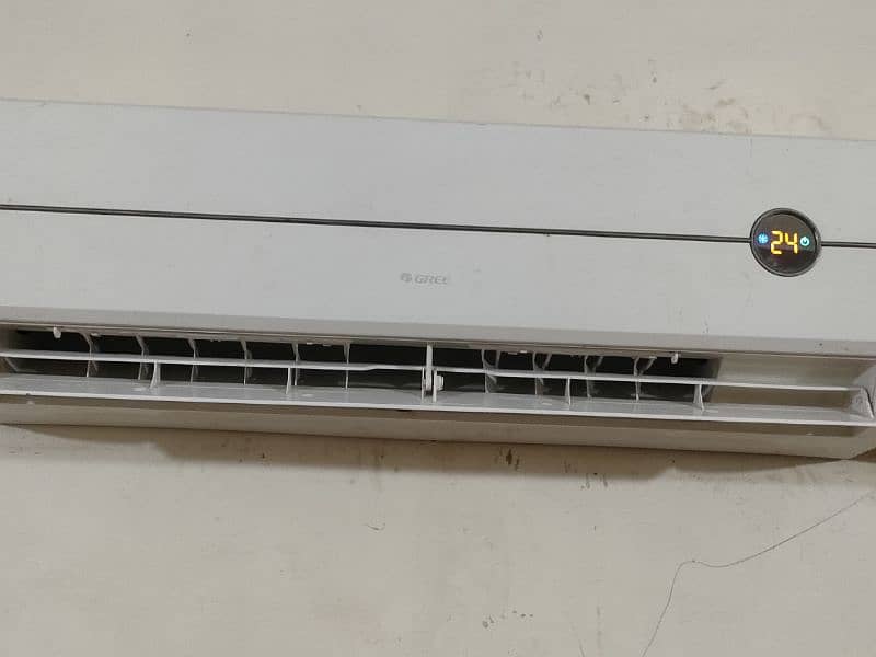 GREE 1 TON GENUINE AC NEVER REPAIRED 1