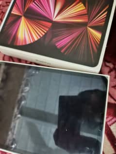 I Pad pro m1 10/10 with box and cable