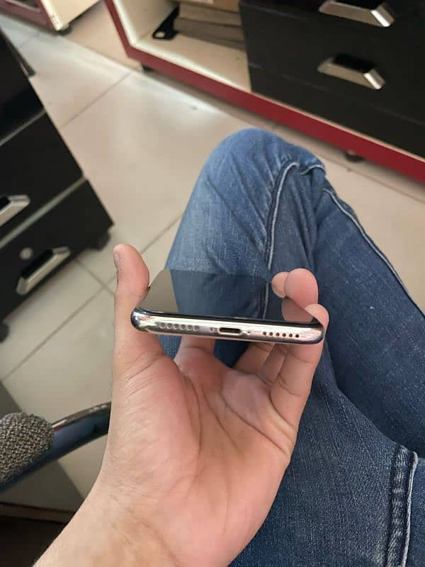 IPHONE X 6