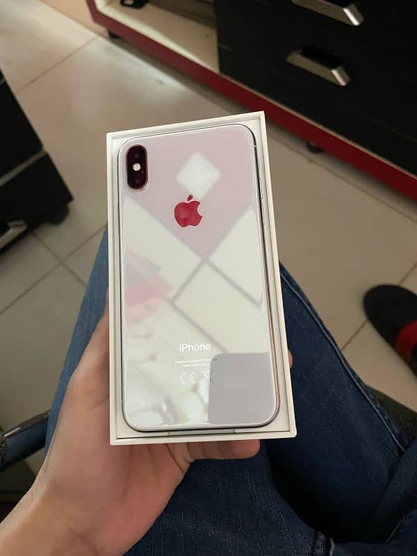 IPHONE X 8