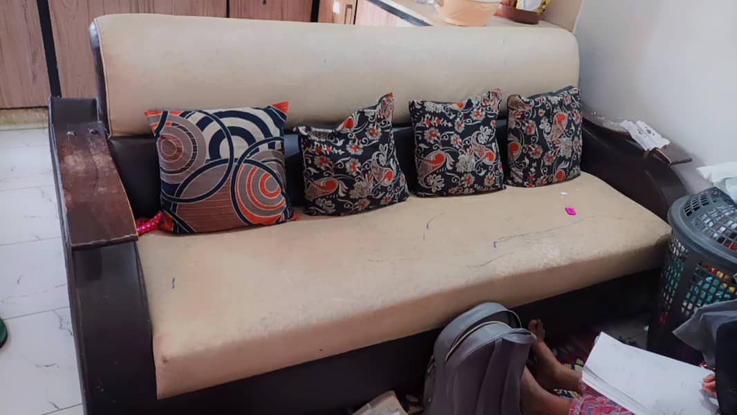 5 seater sofa set. . . price negotiable 1