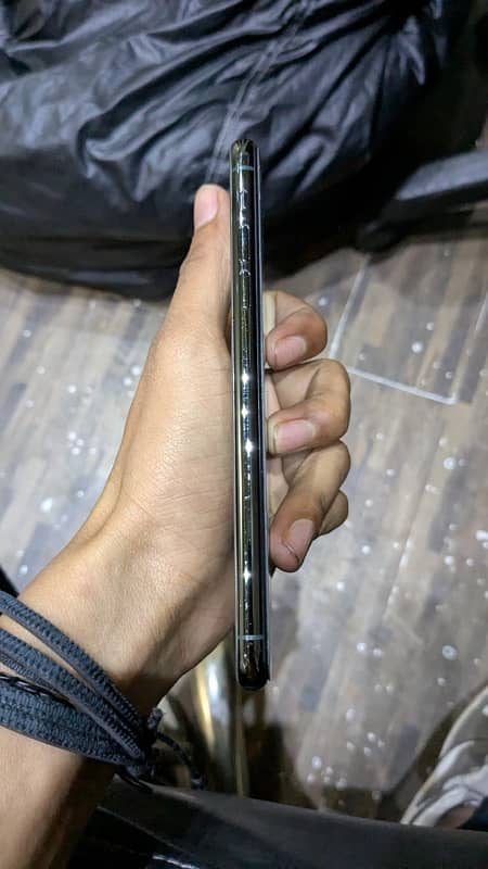 iPhone 11 pro max 64 GB 2