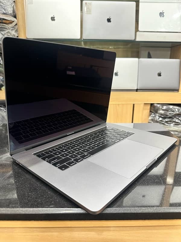 Macbook pro 2019 in immaculate condition 3