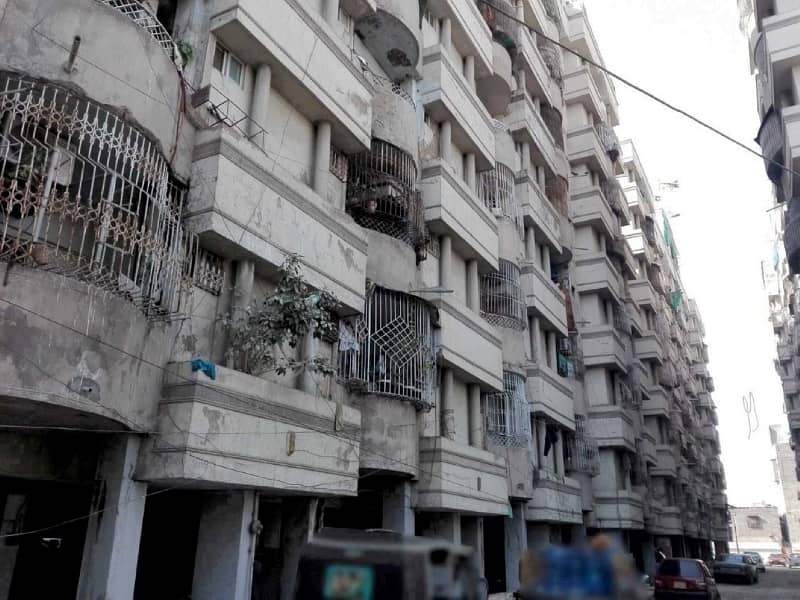 Idyllic Flat Available In Gulshan-e-Iqbal - Block 13-D2 For sale 4