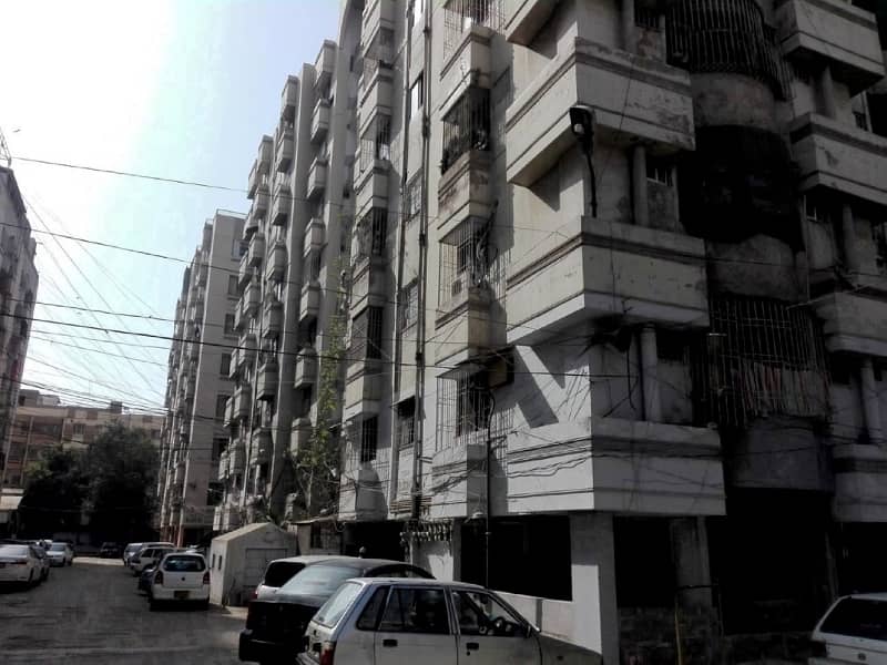 Idyllic Flat Available In Gulshan-e-Iqbal - Block 13-D2 For sale 6