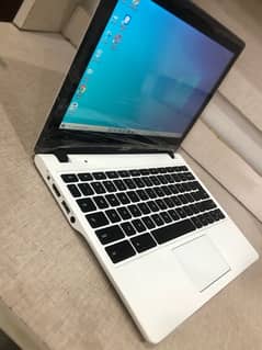 Acer C720P Chromebooks White Color -Windows-with Touch 4/128 10/10